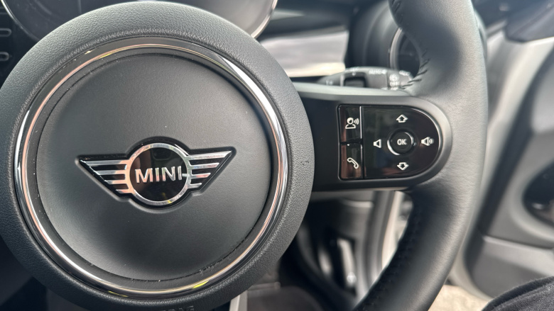 MINI Hatchback 1.5 Cooper Classic 3dr Auto Petrol Hatchback